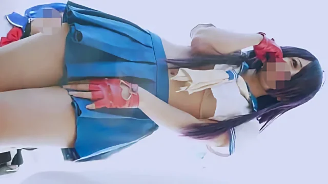 コミックマーケット コスプレ 美人レイヤーさんのミニスカセーラー服パンチラ コミケ [108MB]