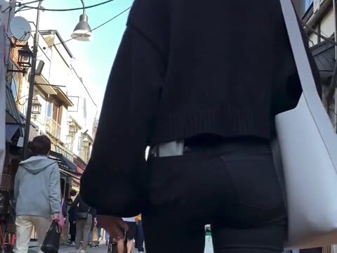 【1136】下町商店街で食べ歩き…してる場合じゃない！極上プリケツ降臨！ピチピチ黒スキニーパンツ女子（前編）