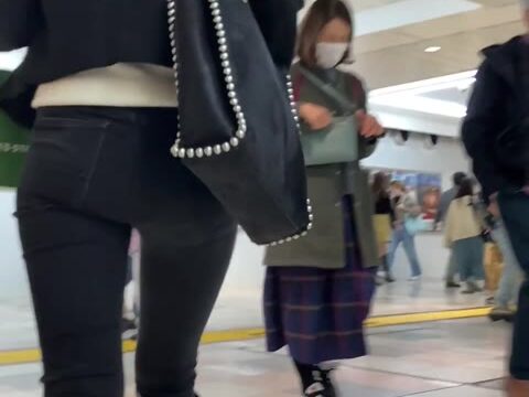 【1131】OLジャケット+黒アメイー+ブーツIN=もれなくおっ勃(以下略）ピチピチ黒スキニージーンズ女子