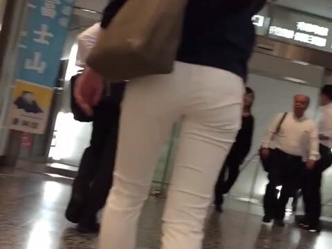 【#0064@293+294】アオリ角度から見上げるそのクロッチ…まるでイチョウの葉！