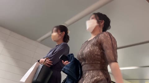 【ダイヤモンドクラス】柔らかそうな巨乳がふるふると！エキゾチックなドレスでオスの目線を釘付け！