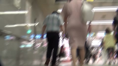 尻丘がえっちなワンピースお姉さま