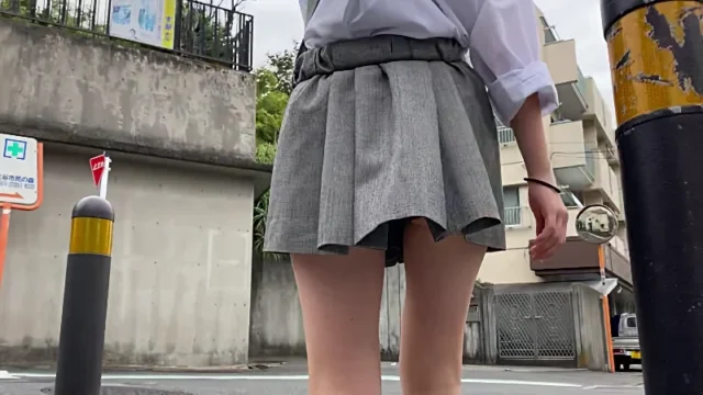 【動画】超絶ミニのグレー通学風景 [930MB]