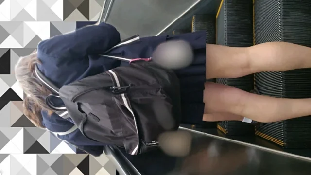 けしからん、エスカレーターで盗撮を警戒して最後尾に乗るような娘には悪戯part.27【PC用・縦動画】 [442MB]