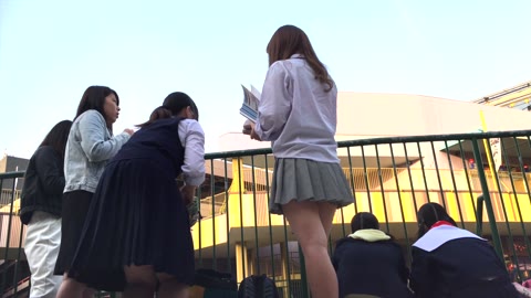 可愛すぎるにもほどがある！!制服グループで一番可愛い娘パンチラ