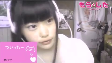 アニオタ美女の可愛い着替え路上で胸チラとパンチラ2点