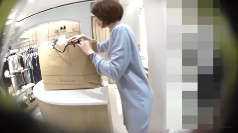 親切な美人店員さんをローアングルで Part.12