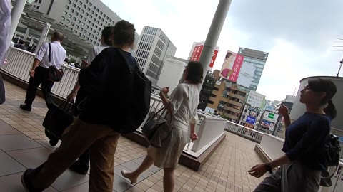 軟乳な人妻OLさま