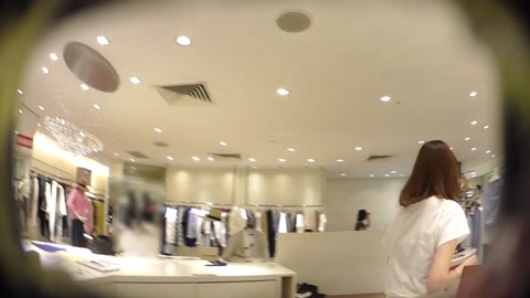 店員撮り123！　色白で優しそうな店員さん パンティは夏らしいカラフル