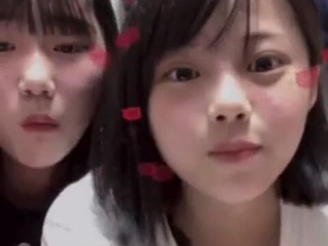 挑発する美少女
