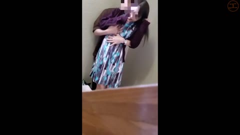 [無]輪姦中●し！旦那に売られた美人妻！叫び抵抗するも2本の他人棒に犯される！