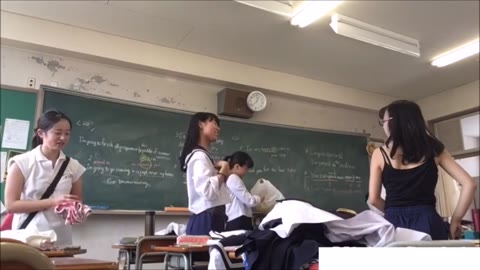 未公開校内教室の着替え2