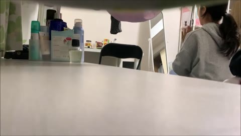 爆乳女子大生のパックリ開いたアソコが丸見え