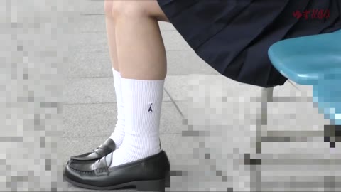 【電車チカン】顔出し制服J○★乃○坂系の公立制服美少女に容赦なく中出し★膣から噴き出す大量の精液