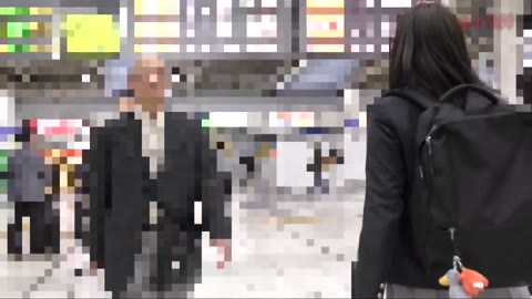 【電車チカン】顔出し制服J○★川○李奈似のムチムチ美少女★前後挟み撃ちで柄付きローターを膣奥深く挿入