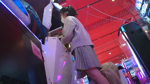 ロリs3名　ローアングル・パンチラ 【Upskirting Girls -Quadruple- 35】