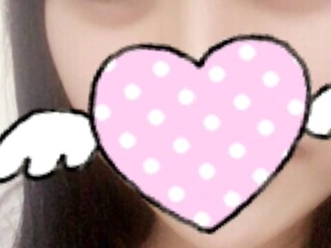 乗り気じゃない女子大生の車内プチ。ビラビラ引っ張られながら具まで丸見えにされ不機嫌そうです。。