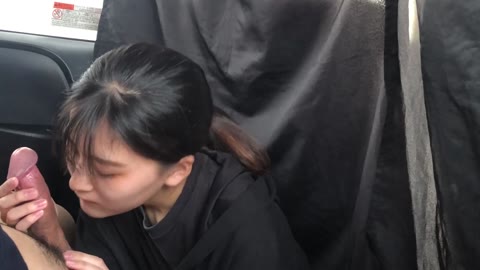 細身美乳大学生の手コキフェラ