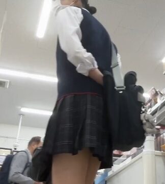 JKお宝＃41 買い物中JKのお尻4名