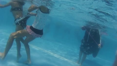 S　プールの中で友達に水着を脱がされる❤