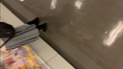 【パンツ晒され女たち12】仕事帰りの人妻たちのパンツを激写　疲れで脚開き過ぎて余裕のぶっ込み※2カメ撮影【3名収録】