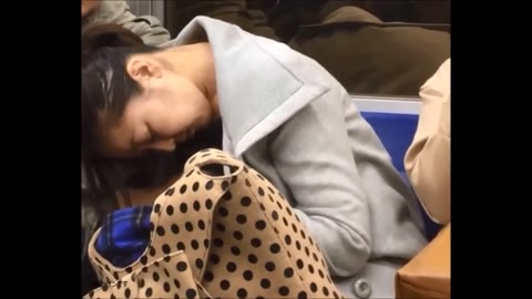 電車で居眠りをバレずにセクハラ悪戯