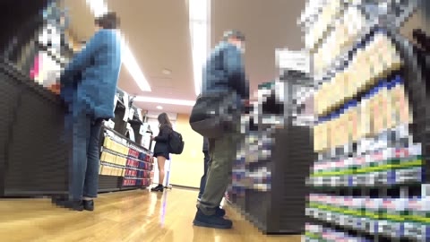 可愛いピンクのデカパン逆さ撮りムチムチのエロ尻 018