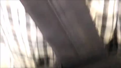 電車立ったまま胸チラ