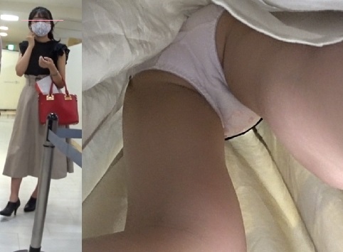 27.かわいいロンスカお姉さんの白パンツ