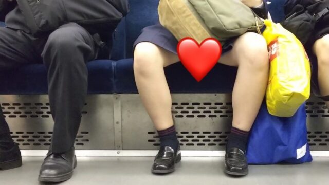 お股の高さから見るお股の世界part.7【携帯用・縦動画】