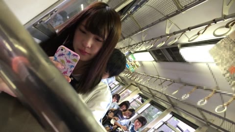 スカートの中覗いちゃいます(制服編)
