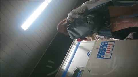 青　正面逆さで生公開