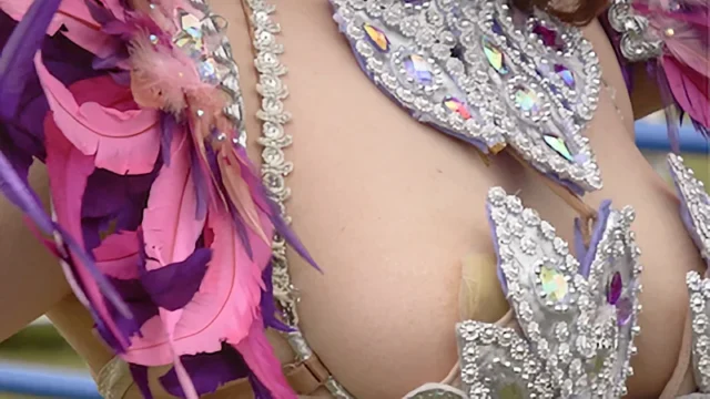 乳房がブラにまったく収まっていないダンサーちゃん♪ [1.4GB]