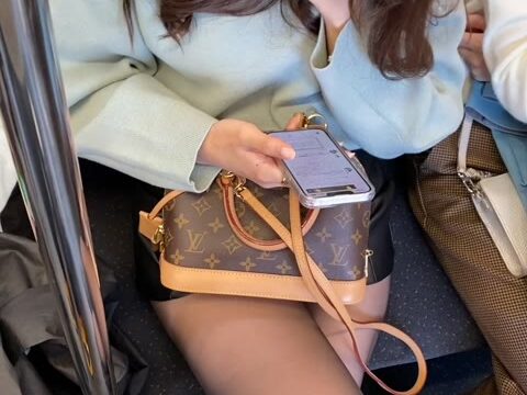 脚フェチ504 脚を組む美人お姉さんの真上からエロ過ぎる黒パンスト美脚