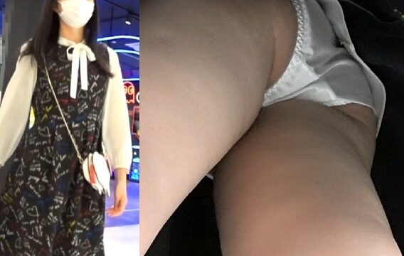 24.育ちが良さそうなワンピースちゃんの白サテンパンツ