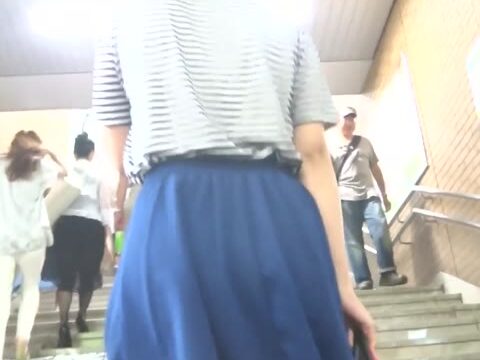 パンチラ盗撮 OLさん レースの白パンツを激撮