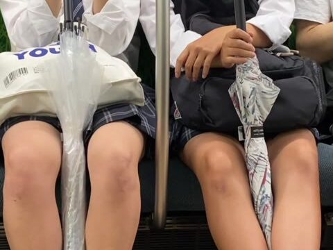 JK風制服美女の対面・エロ過ぎるミニスカ生脚424