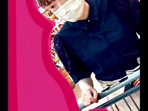 完全オリジナル素人逆さ撮り！スペック高め！清楚感のある生脚人妻さんに特攻しました。76号機(スマホ撮り)