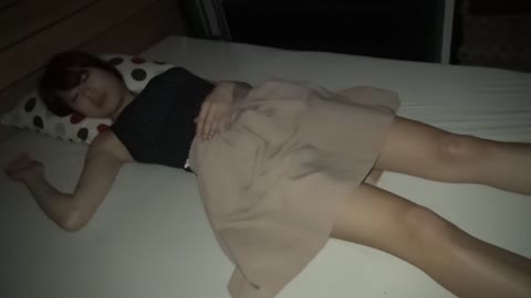 アンダーヘアーに拘りのありそうな女子大生風娘に睡眠姦HD版