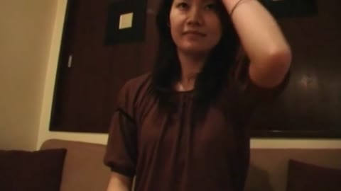 無修正　細身の綺麗系お姉さんエミコ26歳ハメ撮り中だし！！