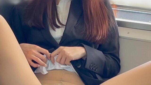 OL盗撮日記12　続・大人気のあの子が再びOLで登場！！電車内でやりたい放題超HなOLさんを電車内で盗撮【※35分超撮影】