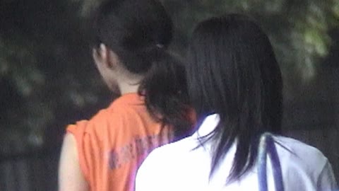 バレー部J●たちが雨の公園で生着替え