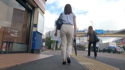 【4k】細身だけど意外と良い尻してる若い娘