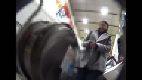 顔出しJKパンチラ私服のお友達とエスカレーター駅のホーム【動画】60
