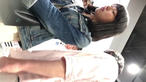 私服お姉さん#34 清楚で美人なJDの無防備すぎるサテン生パンツ！