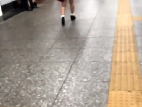「声かけ」スカートが引っ掛かってずっとパンモロしているお姉さんを追い撮り