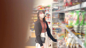 グループ同業者。交互に逆さ撮りを繰り返す撮り師vsハート刺繍の純白パンティ女子大生♡【禁断の逆さ撮り】Vol.68