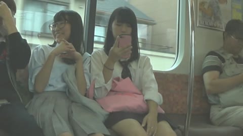 グループで1番かわいいアイドルみたいなJK！パンチラ堪能