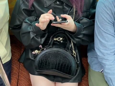 美人ギャルお姉さんの接近、真上からのエロ過ぎる生脚美脚663