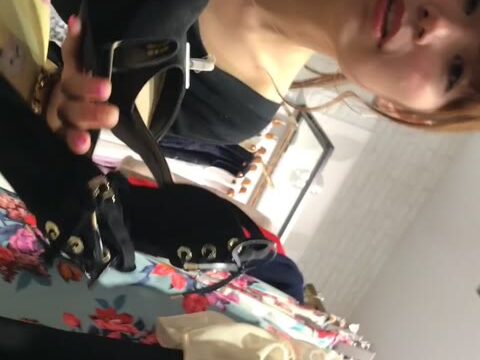 ショップ店員パンチラ逆さ撮り終始警戒気味のお姉さん【動画】part9